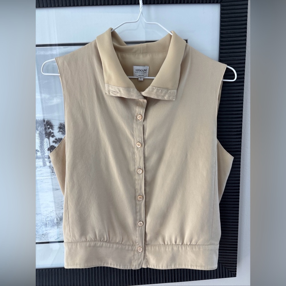 Vintage Armani Collezioni Beige Sleeveless Button-Down Crop Blouse Top Sz 6 - Picture 4 of 9